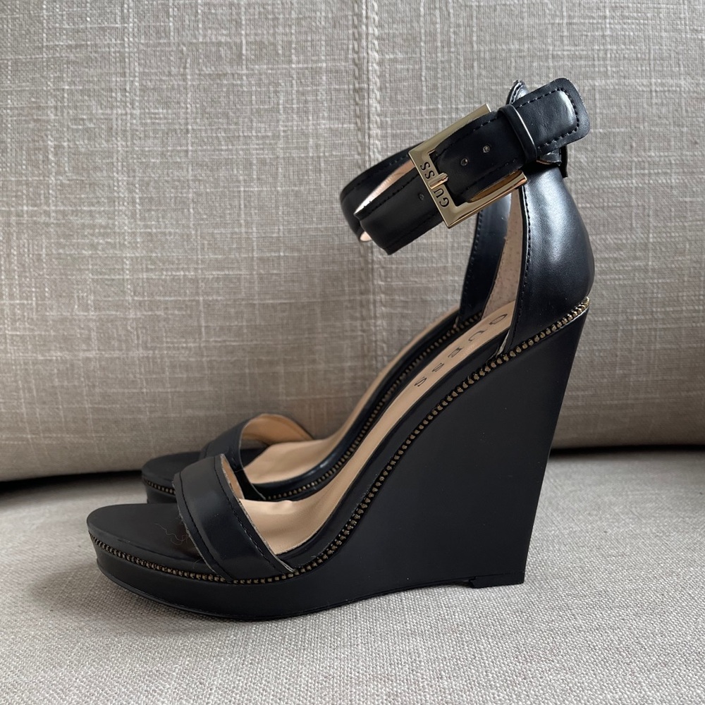 GUESS Size 5.5 Women’s wedges